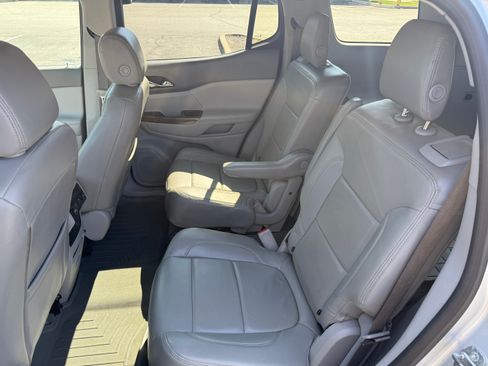 Used 2018 GMC Acadia SLE image 8