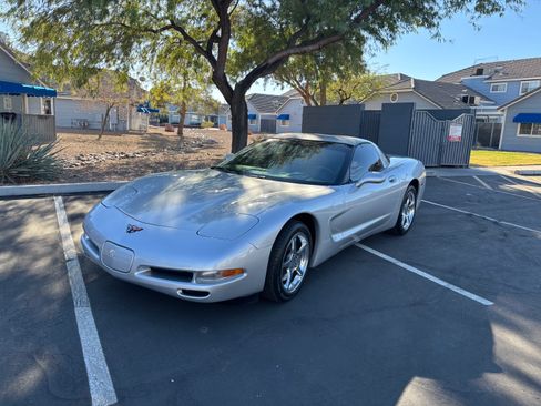 Used 2002 Chevrolet Corvette Coupe w/ Preferred Equipment Group2 image 5