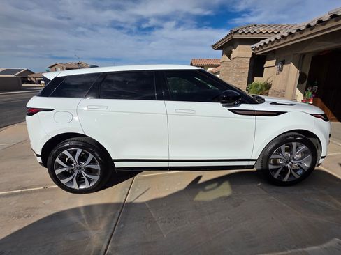 Used 2023 Land Rover Range Rover Evoque R-Dynamic SE image 4