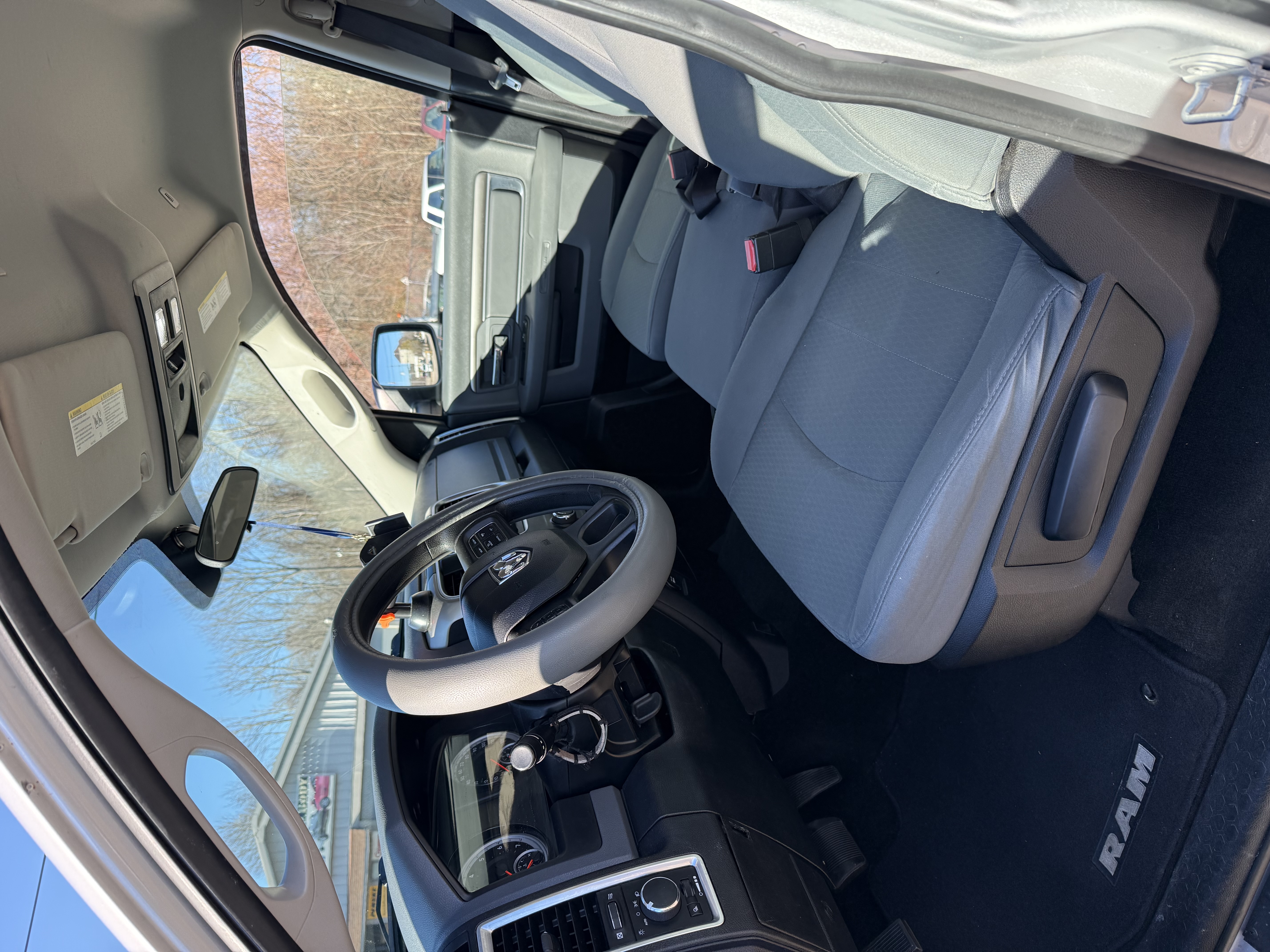 Used 2017 RAM 1500 Classic SLT AWD/4WD image 16