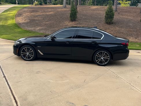 Used 2023 BMW 530e xDrive w/ Premium Package AWD/4WD image 2