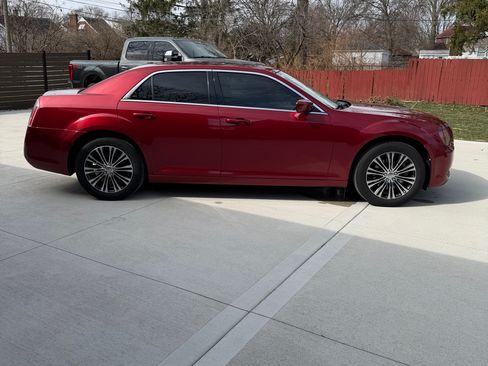 Used 2014 Chrysler 300 S image 1
