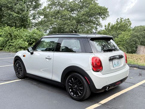 Used 2017 MINI Cooper 2-Door Hardtop image 6