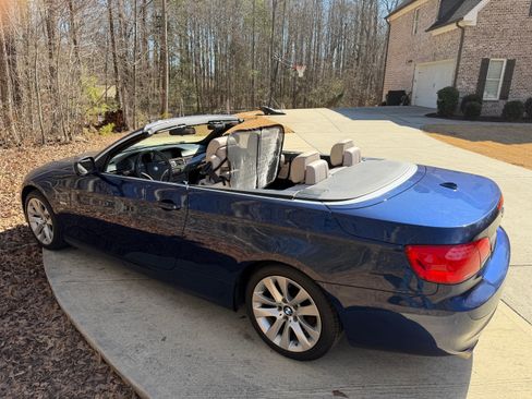 Used 2013 BMW 328i Convertible image 2