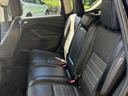 Used 2016 Ford Escape SE w/ Leather Comfort Package FWD image 12