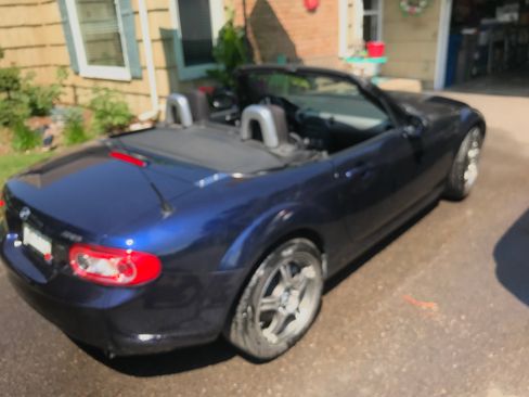 Used 2011 MAZDA MX-5 Miata Sport image 5