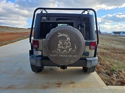 Used 2017 Jeep Wrangler Sport image 6