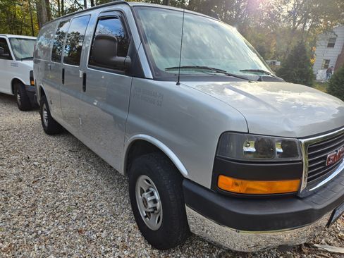 Used 2016 GMC Savana 3500 image 4