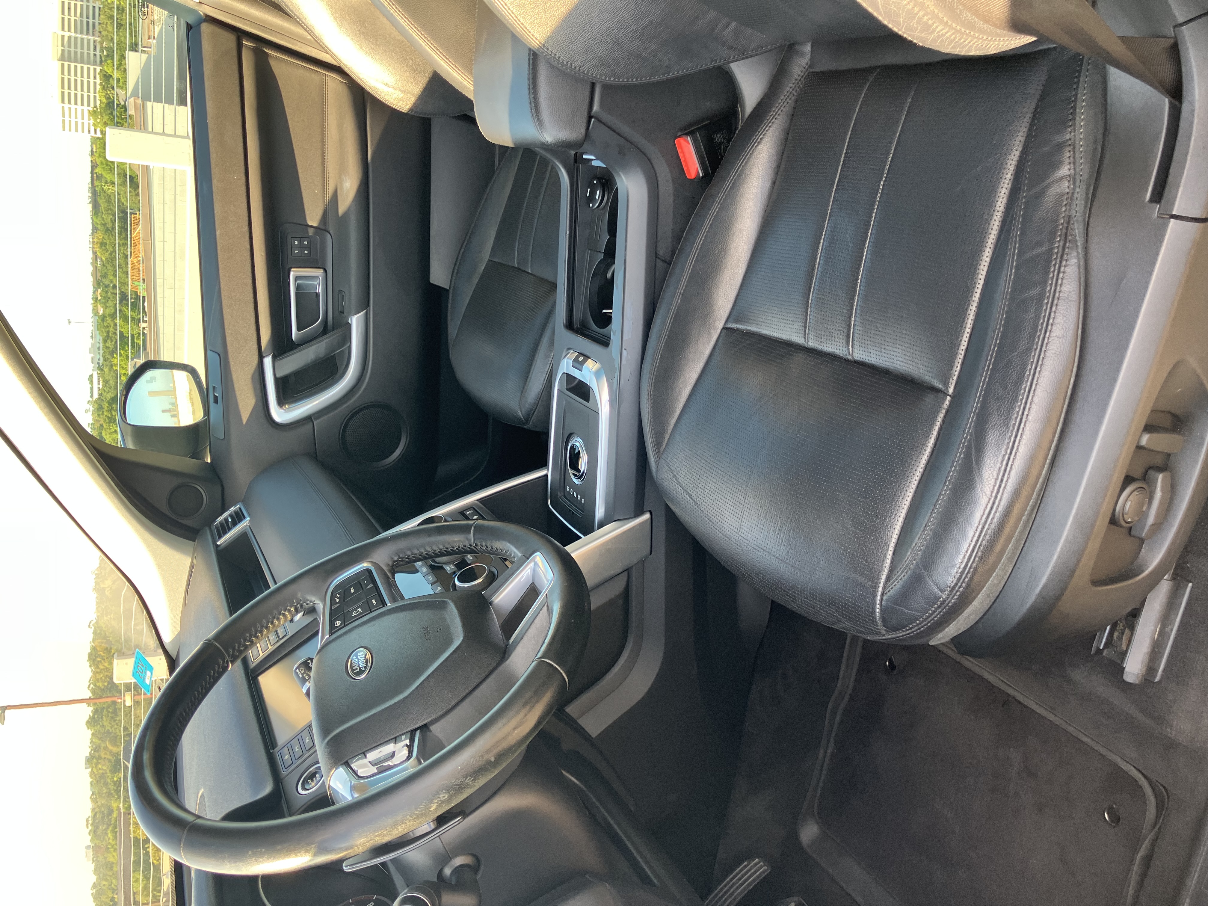 Used 2018 Land Rover Discovery Sport HSE AWD/4WD image 11