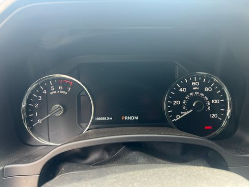 Used 2018 Ford F150 Platinum w/ Equipment Group 701A Luxury image 9