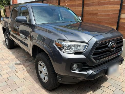 Used 2019 Toyota Tacoma SR5 RWD image 1