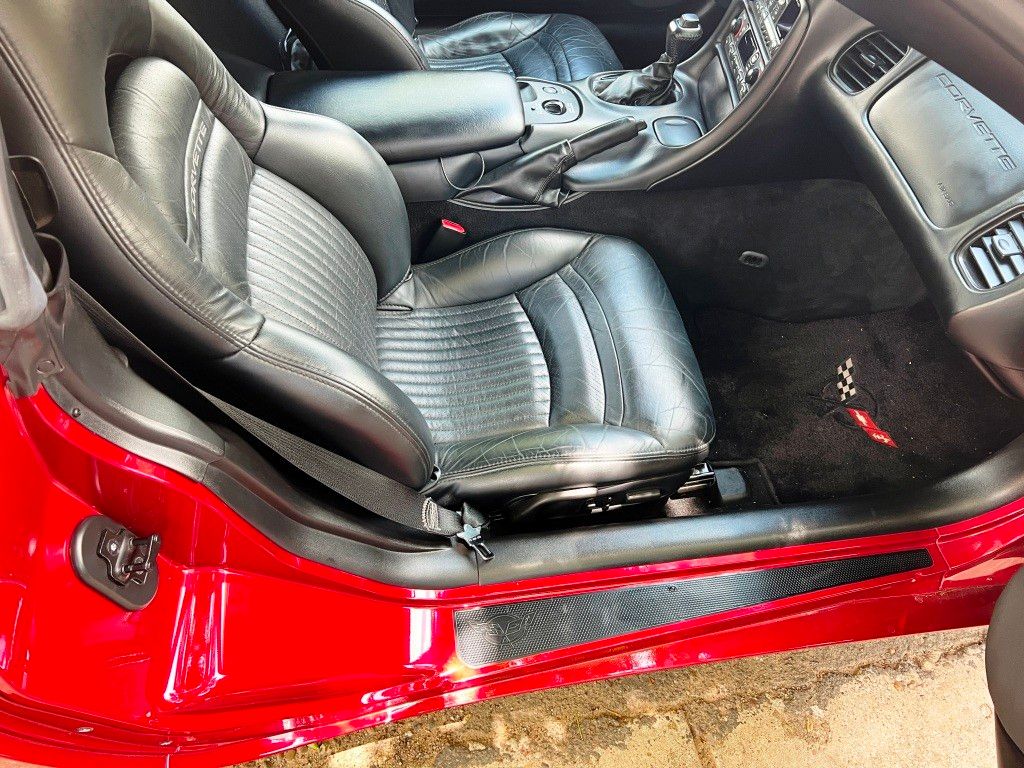 Used 2004 Chevrolet Corvette Convertible w/ Preferred Equipment Group RWD image 13