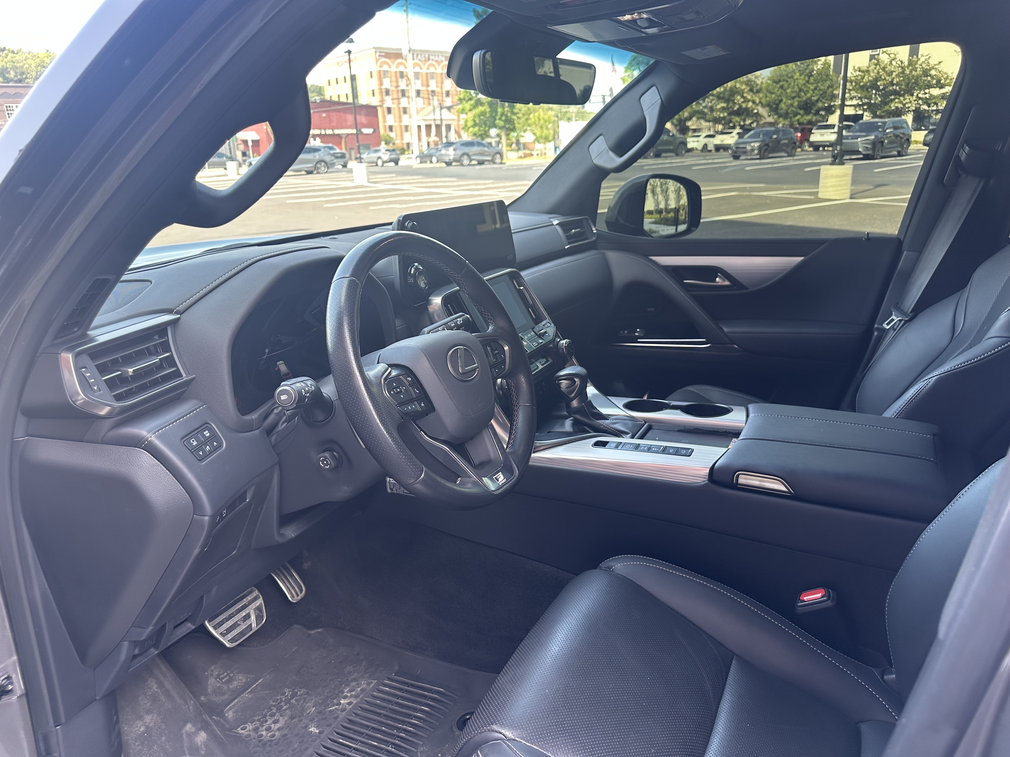 Used 2024 Lexus LX 600 F Sport AWD/4WD image 17