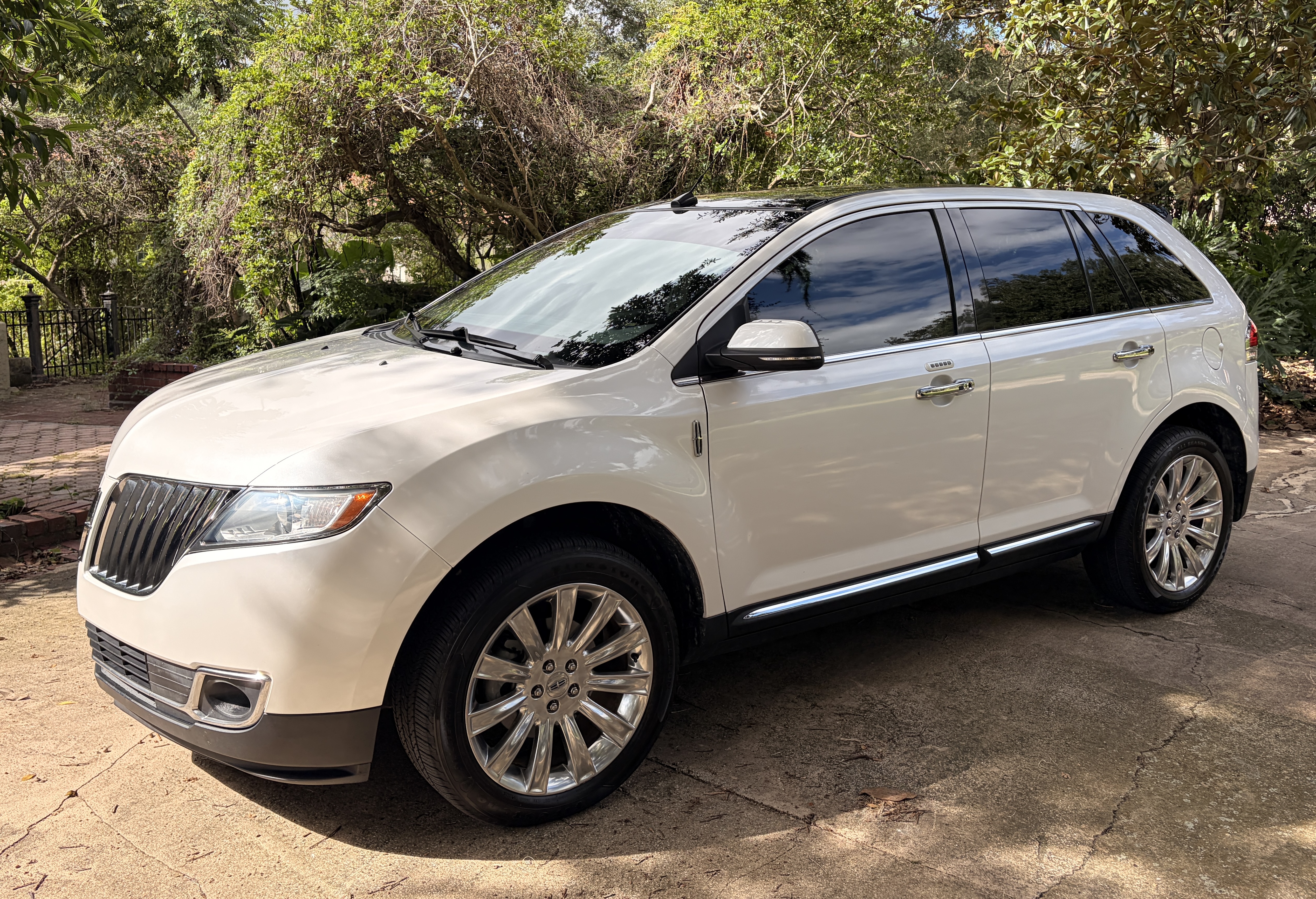 Used 2014 Lincoln MKX FWD w/ Equipment Group 102A image 1