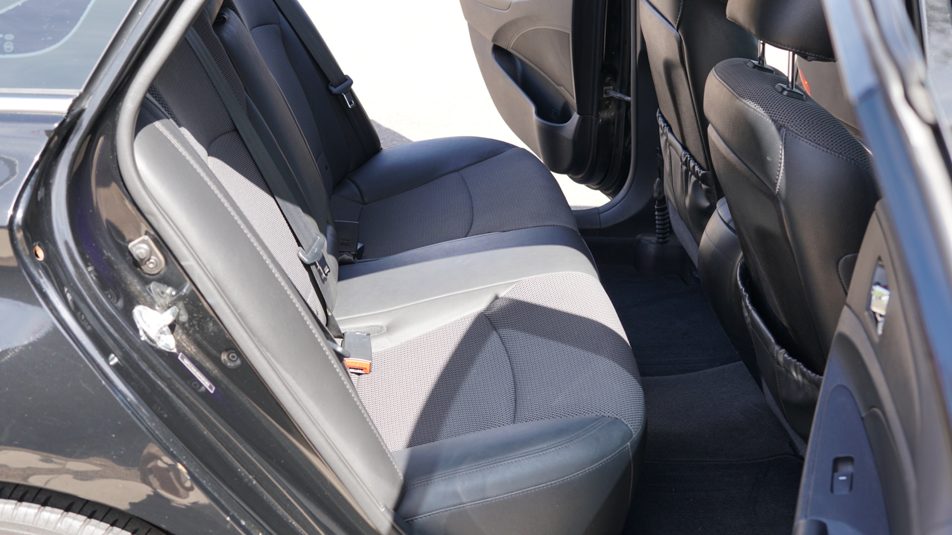 Used 2013 Hyundai Sonata SE w/ Navigation & Sunroof Pkg FWD image 9