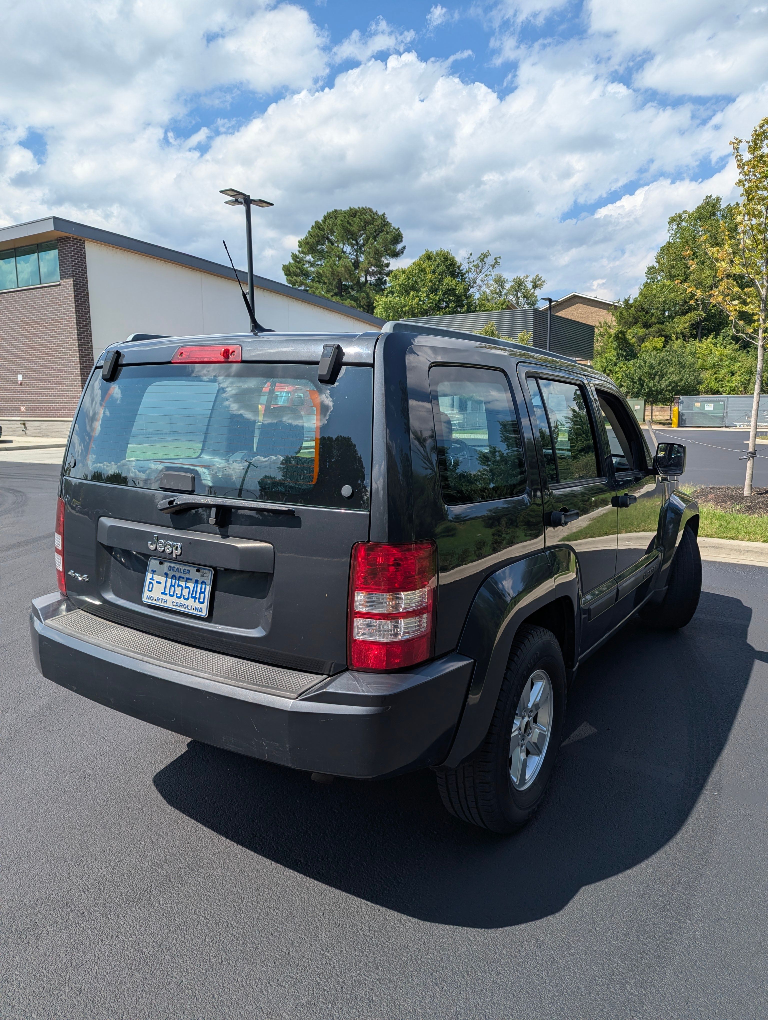 Used 2011 Jeep Liberty Sport AWD/4WD image 11