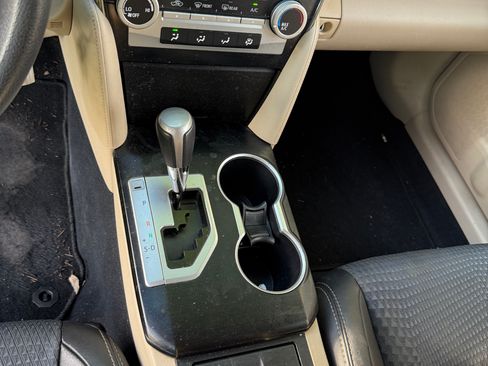 Used 2012 Toyota Camry LE FWD image 8