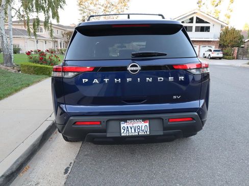Used 2022 Nissan Pathfinder SV image 4
