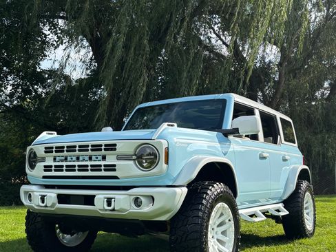 Used 2025 Ford Bronco Heritage Edition AWD/4WD image 1