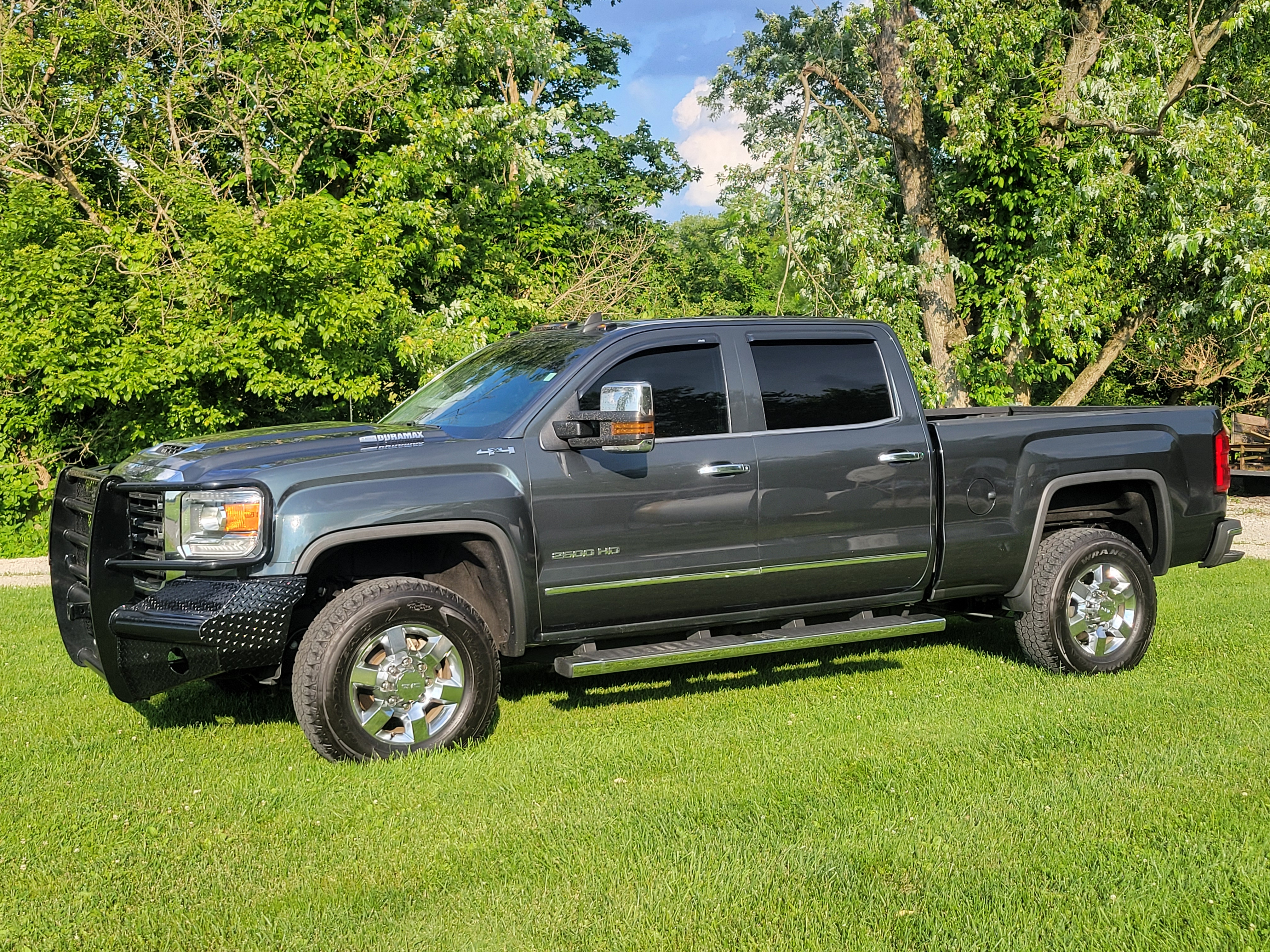 Used 2018 GMC Sierra 2500 SLT w/ Duramax Plus Package AWD/4WD image 1