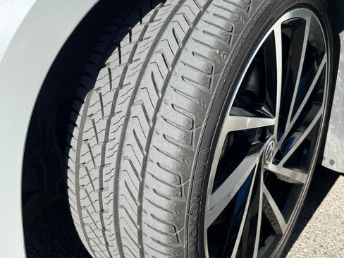 Used 2018 Volkswagen Golf 4-Door image 21