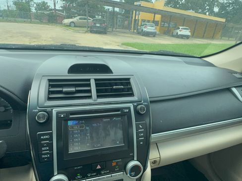 Used 2014 Toyota Camry FWD image 8