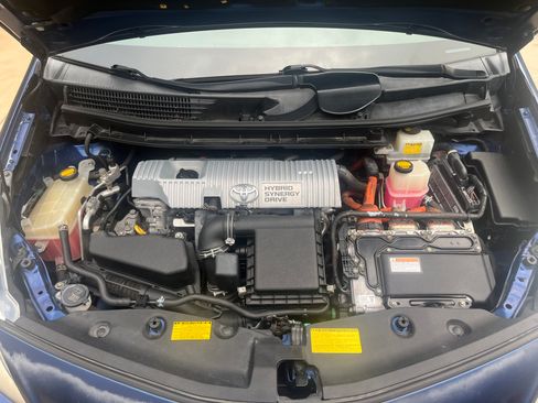 Used 2014 Toyota Prius V Five FWD image 12