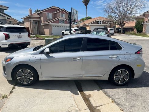 Used 2022 Hyundai Ioniq SEL image 4