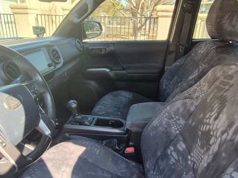 Used 2019 Toyota Tacoma TRD Off-Road w/ Technology Package image 25