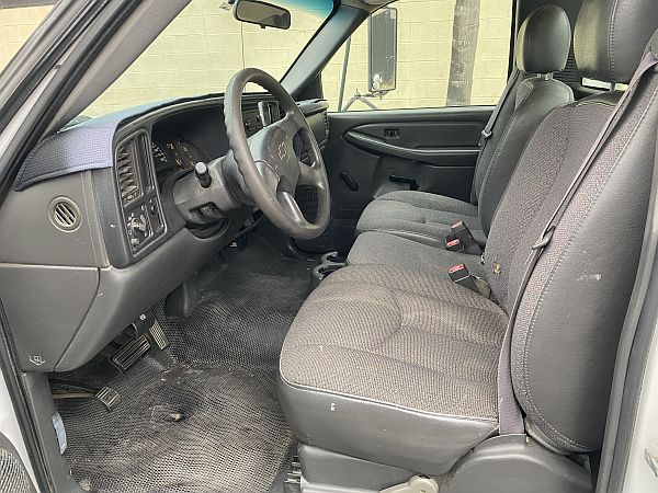 Used 2004 Chevrolet Silverado 3500 2WD Regular Cab image 11