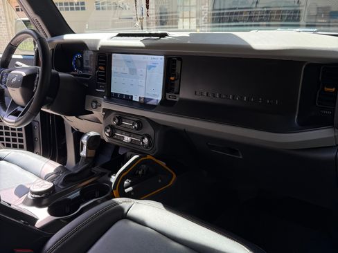 Used 2023 Ford Bronco Badlands image 11