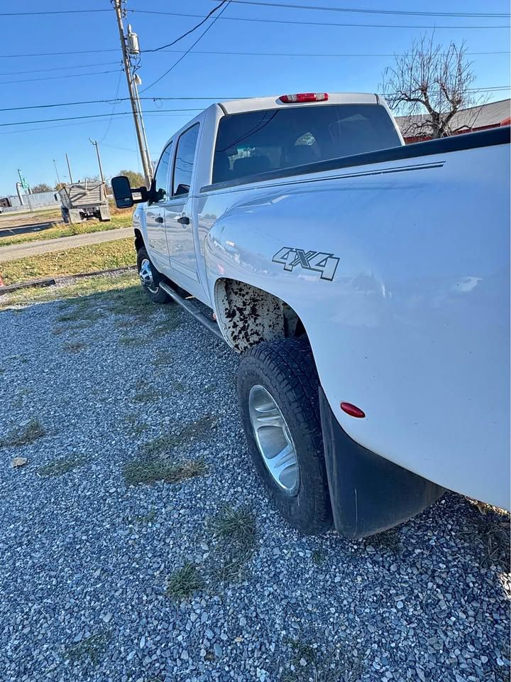 Used 2011 Chevrolet Silverado 3500 LT w/ Interior Plus Package AWD/4WD image 15