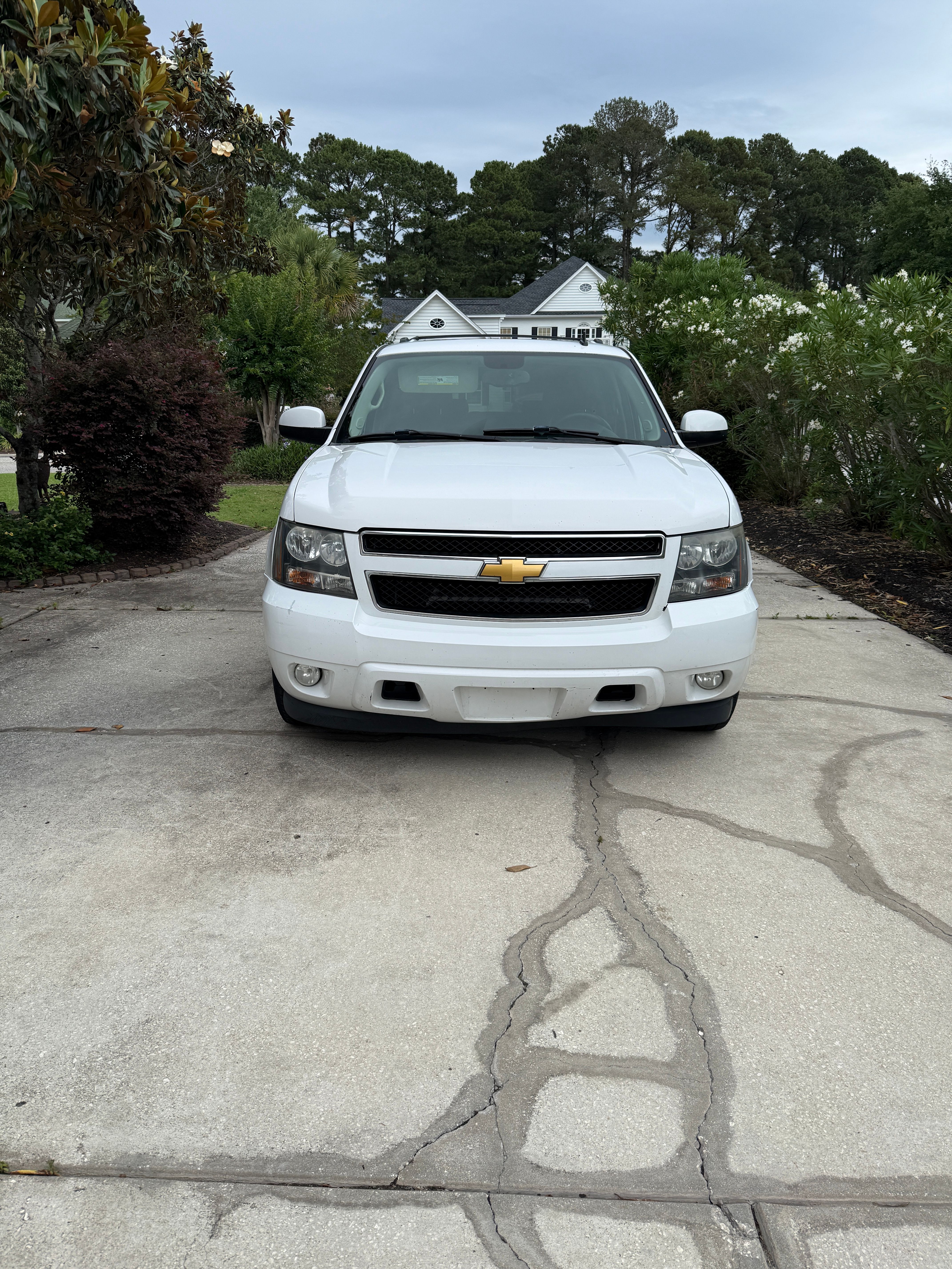 Used 2013 Chevrolet Suburban LT RWD image 2