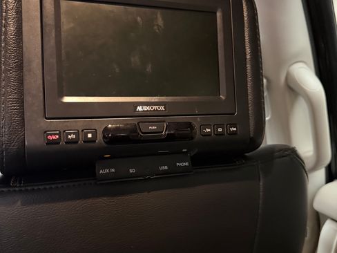 Used 2017 Chrysler Pacifica Touring-L image 1