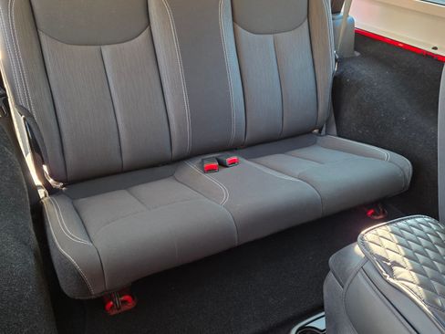 Used 2015 Jeep Wrangler Rubicon w/ Power Convenience Group image 18