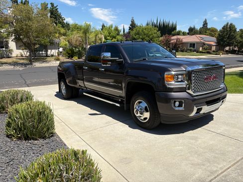 Used 2015 GMC Sierra 3500 Denali w/ Duramax Plus Package AWD/4WD image 4