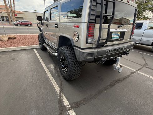 Used 2005 HUMMER H2 w/ Preferred Equipment Group AWD/4WD image 21