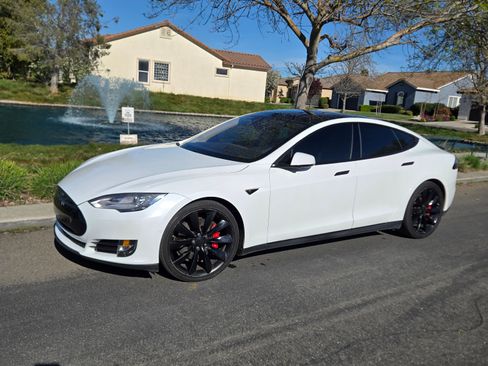 Used 2015 Tesla Model S P90D image 9