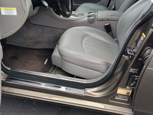 Used 2010 Mercedes-Benz CLS 550 image 9