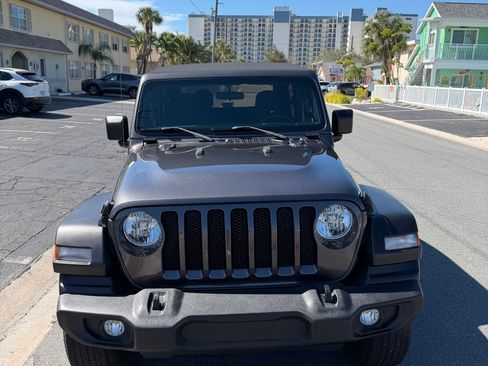 Used 2021 Jeep Wrangler Sport image 4