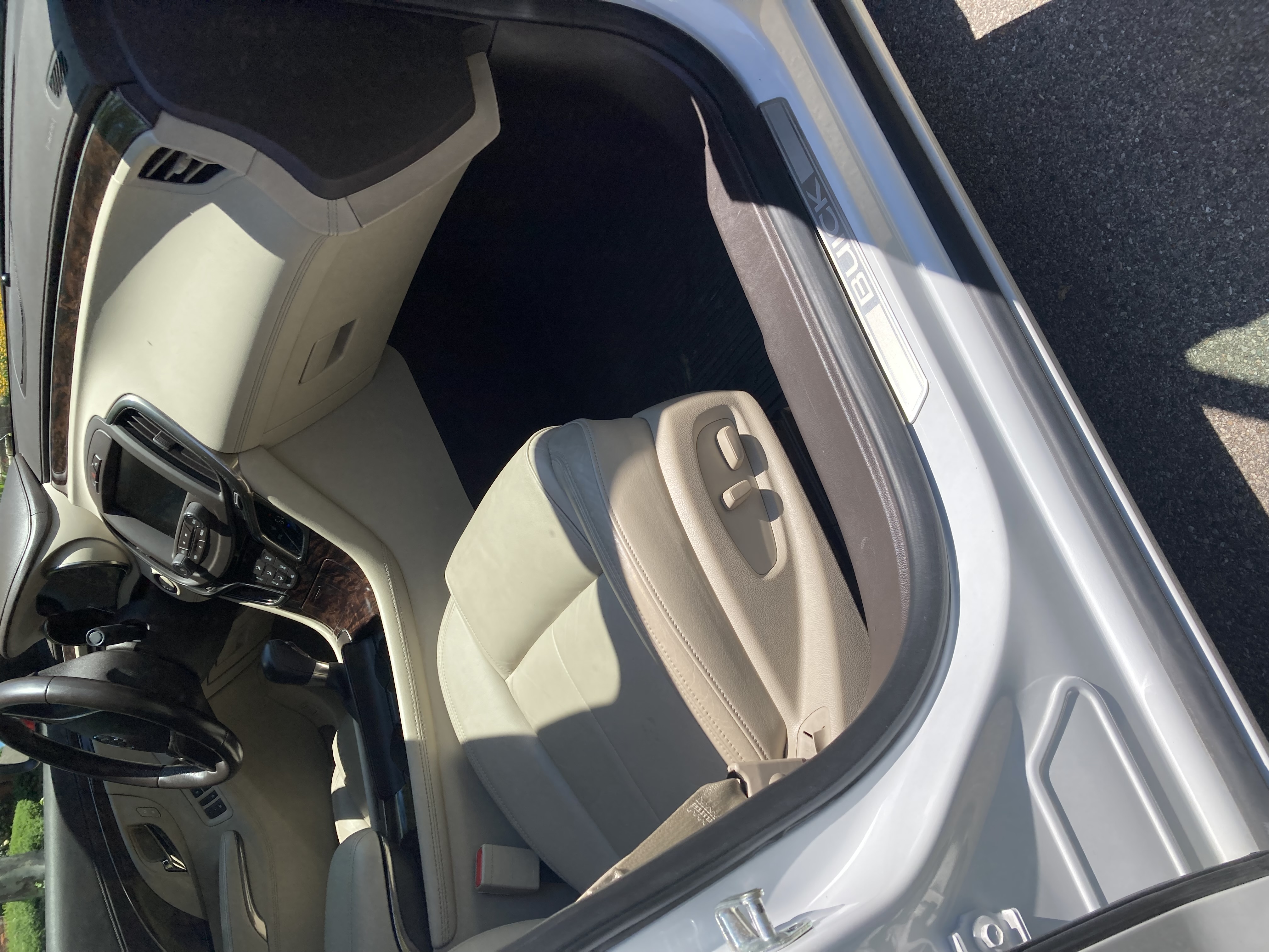 Used 2016 Buick LaCrosse Leather w/ Experience Buick Package FWD image 8