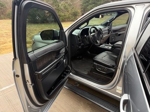 Used 2021 Ford Expedition Limited image 26