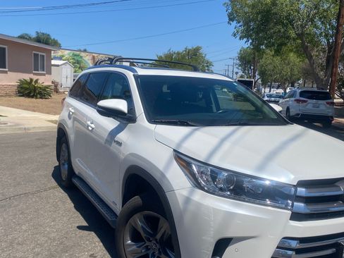 Used 2019 Toyota Highlander Limited Platinum AWD/4WD image 8