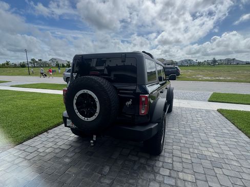 Used 2023 Ford Bronco Outer Banks w/ Sasquatch Package AWD/4WD image 5