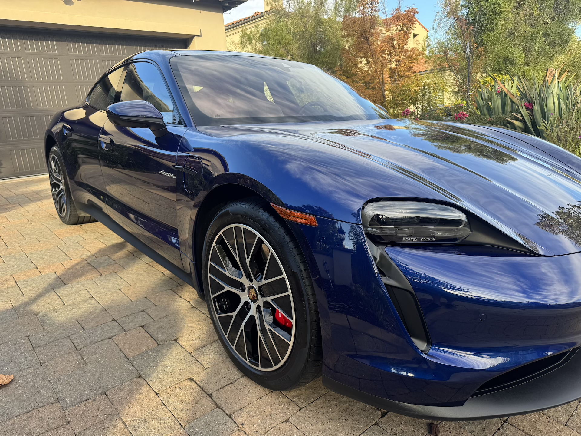 Used 2023 Porsche Taycan 4S AWD/4WD image 2