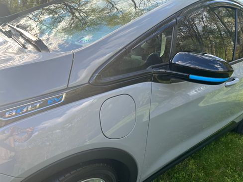 Used 2020 Chevrolet Bolt LT FWD image 8