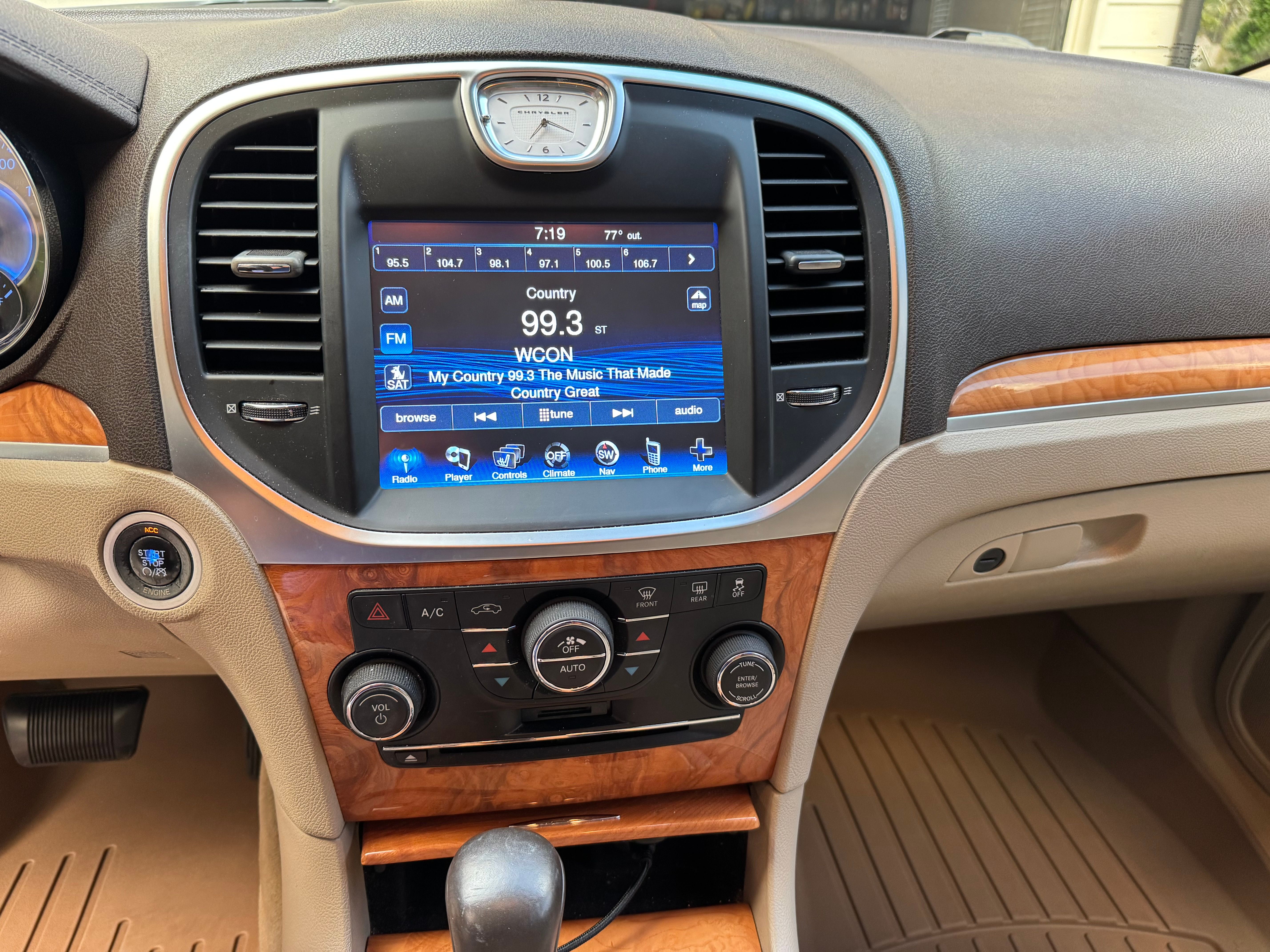 Used 2013 Chrysler 300 C RWD image 13