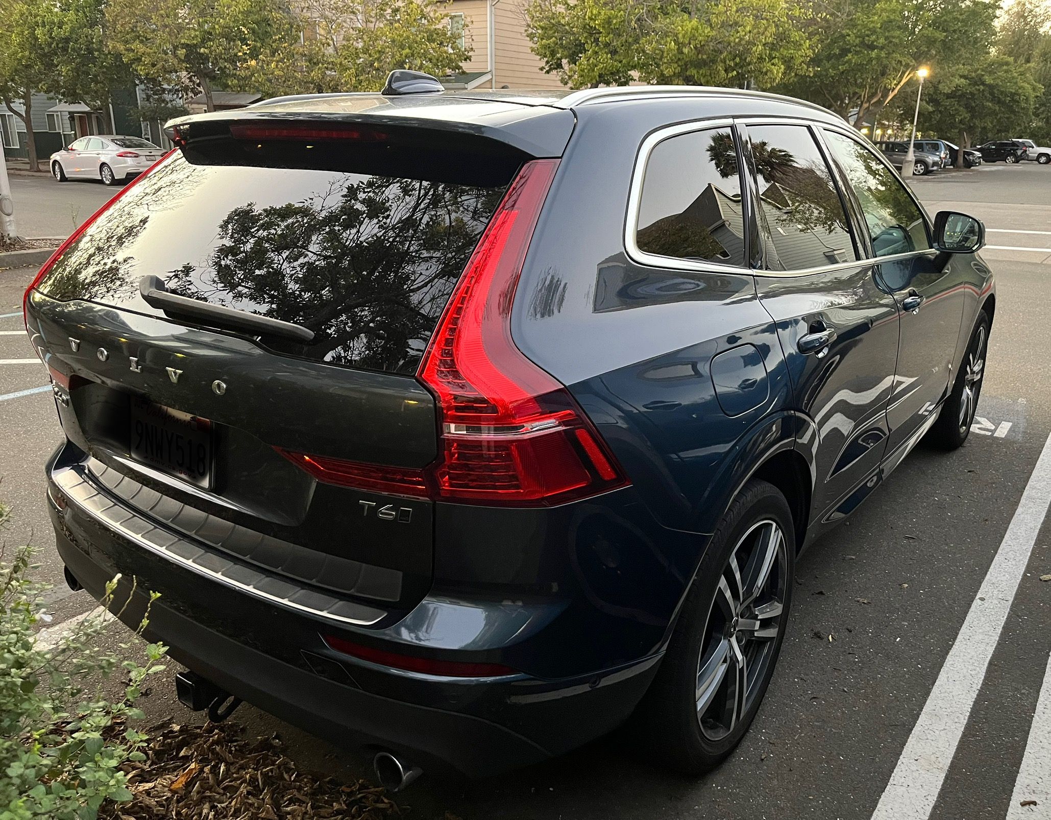 Used 2019 Volvo XC60 T6 Momentum w/ Advanced Package AWD/4WD image 13