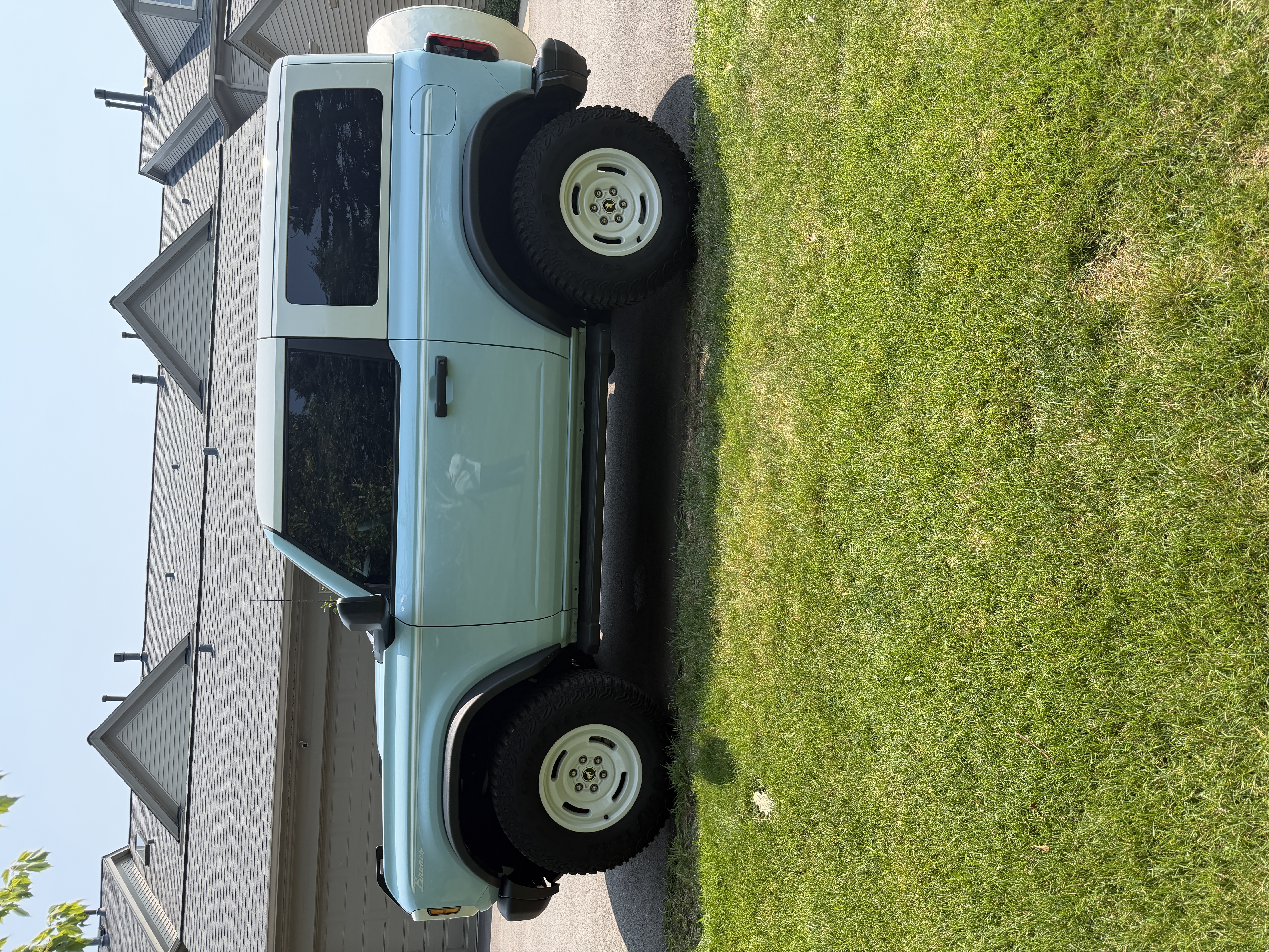 Used 2024 Ford Bronco Heritage Edition AWD/4WD image 1