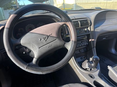 Used 2002 Ford Mustang Coupe image 11